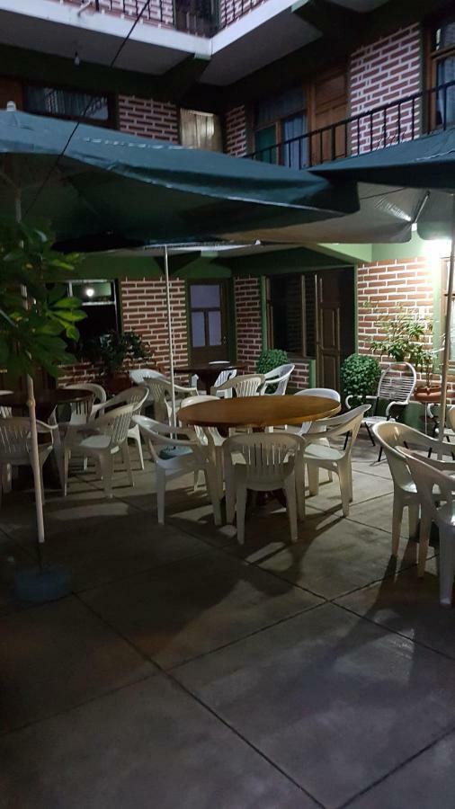 Hostel Buen Descanso Sucre Buitenkant foto